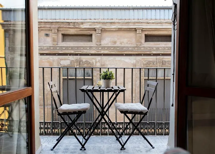 Florit Flats - Serranos *