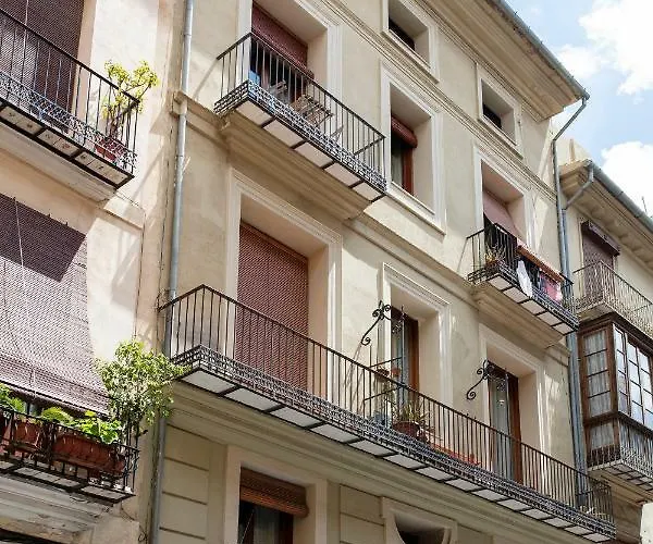 Florit Flats - Serranos *