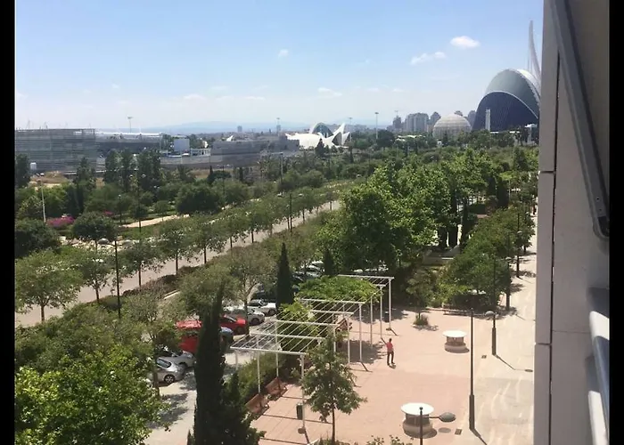 En La Ciudad De Ciencias Y Cerca De La Playa