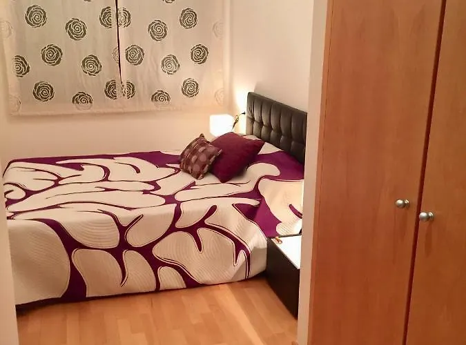 En La Ciudad De Ciencias Y Cerca De La Playa 아파트 *