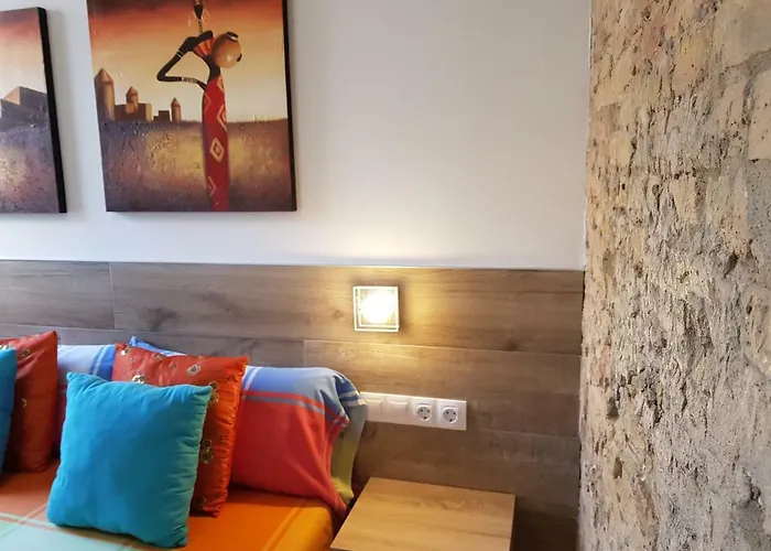 Flats Piera Center شقة *