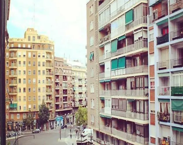 Hexagonal Design 아파트