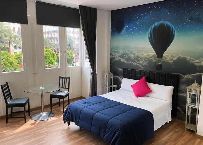 Flats Friends Plaza De La Reina