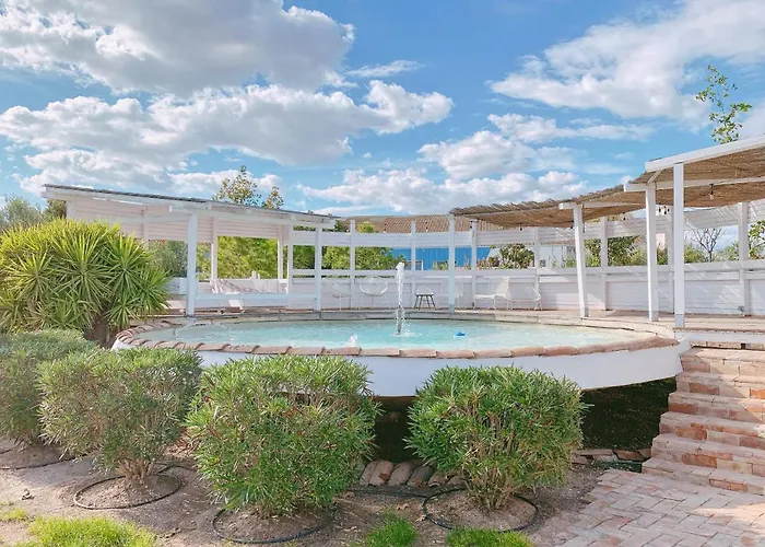 Mom La Punta Πανσιόν