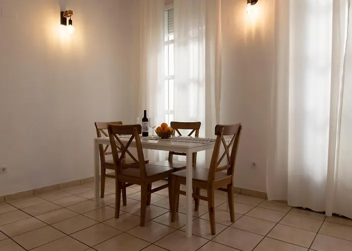 Junto Al Mercado De Ruzafa * Valencia