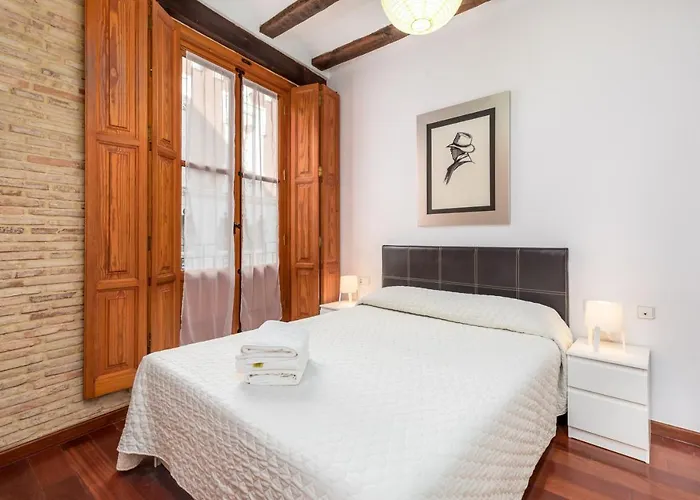 Travel Habitat Plaza De La Virgen