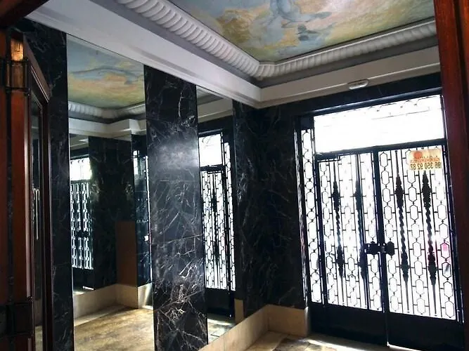 Travel Habitat Ayuntamiento * Valence