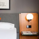 Malcom And Barret Hotel 3*