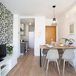 Singularstays Mar44 *