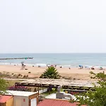 Isola Beachside