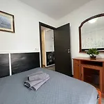 Ξενοδοχείο Grandera Apart's - Peset 69 *