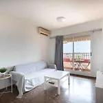 15 Min. Metro Ride To The Center Apartment *