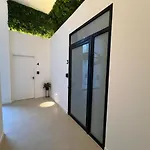 Nina Mala Konukevi Valensiya