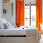 Apartment Singularstays Reina Ii