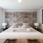 & Co. J. Botanico Boutique 3*