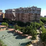 Artes Y Ciencias + Garaje + Netflix 아파트