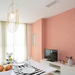 Singularstays Mar44 *