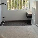 Y Suite. Upv, Uv Y Playa Gæstehus *