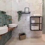Con Piscina Y Terraza *