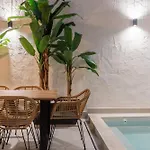 Con Piscina Y Terraza Daire