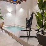 Con Piscina Y Terraza