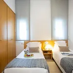 Singularstays Mar44 *