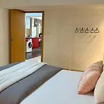 Beautiful Tulip Apartment