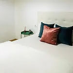 Beautiful Tulip Apartment