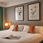 Malcom And Barret Hotel