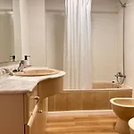 Lovely 3-bedroom 15 Minutes From Апартаменты *