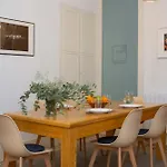 Singularstays Ms Rogers Apartman