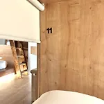 אכסניה The Pod Village *