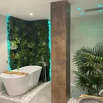 Amplio Estudio En Valencia * Валенсия