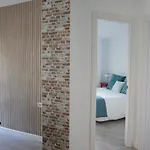 Familias Y Grupos Muy Grande En El Centro De Apartament