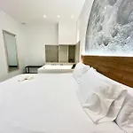 Getaway - Jacuzzi, Space & Comfort Apartment