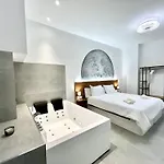 Getaway - Jacuzzi, Space & Comfort Apartment