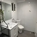 Familias Y Grupos Muy Grande En El Centro De Apartament