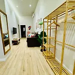 Modern With Style Near Center Appartement *