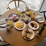 מלון & Co. Quart Boutique 3*