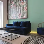 מלון & Co. Quart Boutique