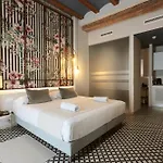 & Co. Quart Boutique 3*