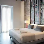 מלון & Co. Quart Boutique