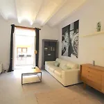 Piso En El Carmen Cerca Del Mercado דירה