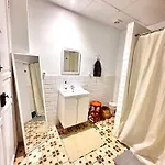1- Habitación Interior Con Aire Acondicionado Y Con Baño Independiente Valencia