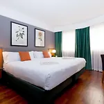 Malcom And Barret Hotel