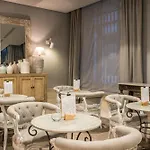 Vincci Lys Hotel 4*