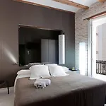 Cosy Embajador בית הארחה 2*