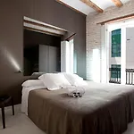 Cosy Embajador בית הארחה