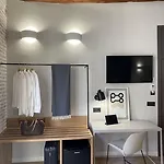 Cosy Embajador בית הארחה 2*