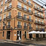 מלון & Co. Quart Boutique
